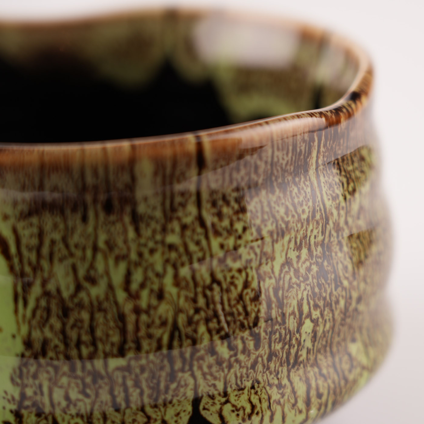 抹茶碗「苔石」 - 侘び寂びを感じる斑釉の茶碗 | Fuji Tea