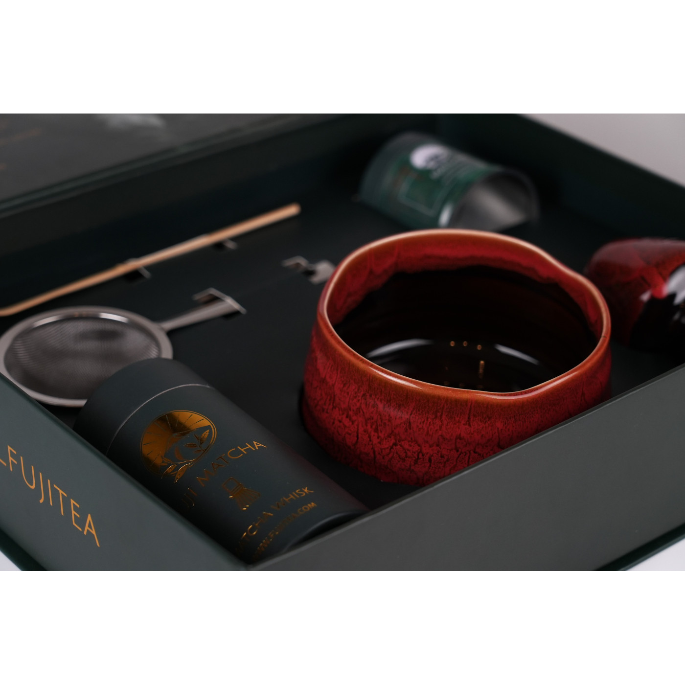 茜 セレモニアル抹茶セット - 深紅の茶碗と抹茶 | Fuji Tea