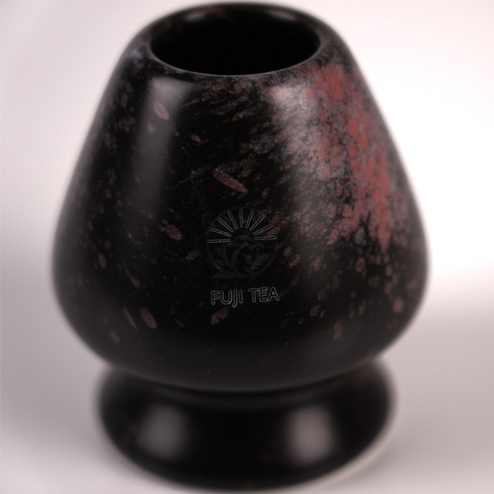 Kusenaoshi czerń i purpura – stojak na Chasen | Fuji Tea