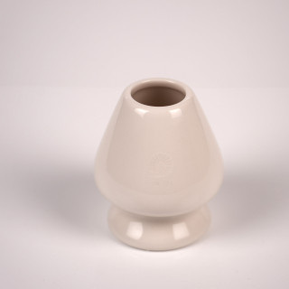 Kusenaoshi kremowa harmonia – stojak na Chasen | Fuji Tea