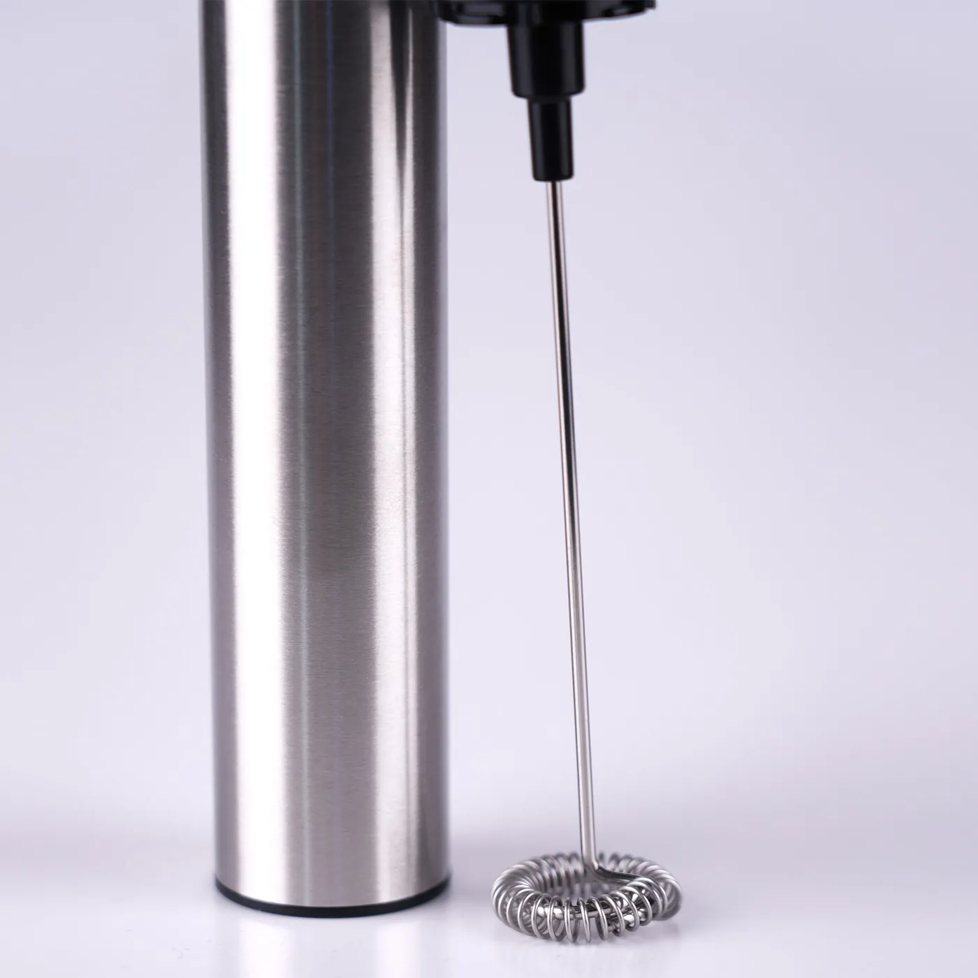 Szczegóły spieniacza – pokrywka i główka stalowa